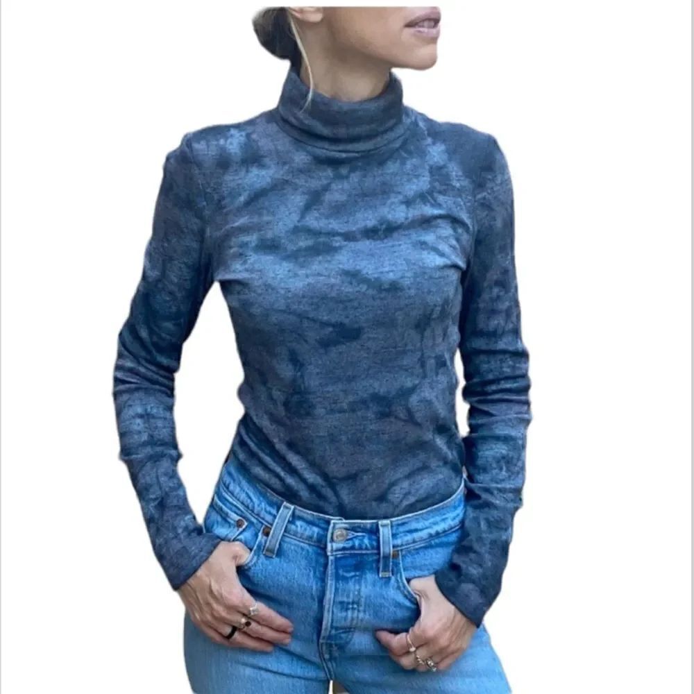 Splendid tie dyed turtleneck size small
